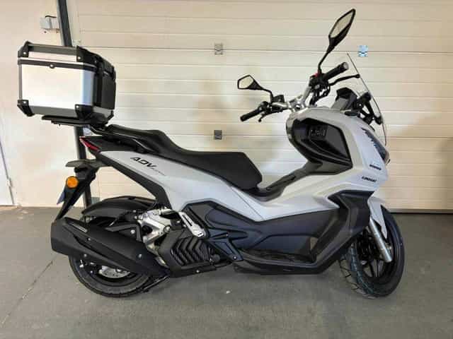 Scuter Linhai Adv Buck 125 cc (se poate conduce cu permis categoria B)