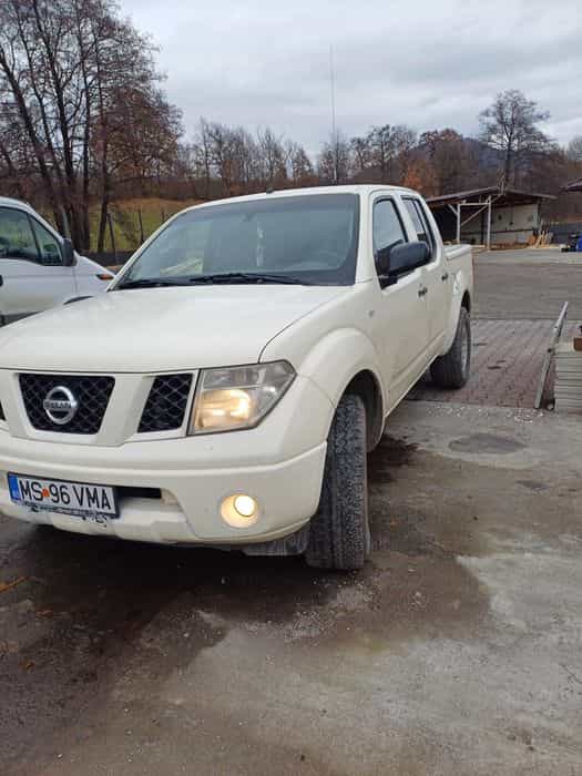 Vând Nissan navara