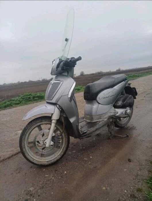 Vând scuter Aprilia scarabeo