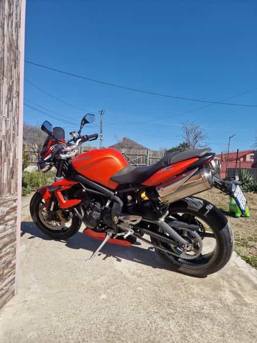 Triumph street triple 675r schimb