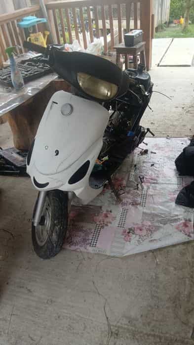 Vând scuter gy6 defect