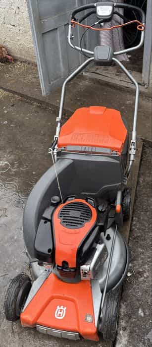 Masina de tuns iarba Husqvarna