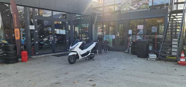 Honda PCX 125 model 2025 nou-se conduce cu B - livrare stoc EST BIKE