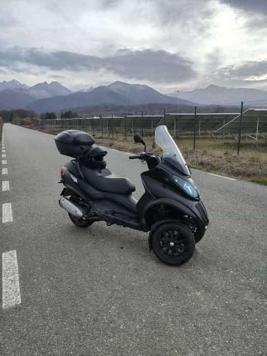 Vand Piaggio MP3. Se conduce cu categoria B