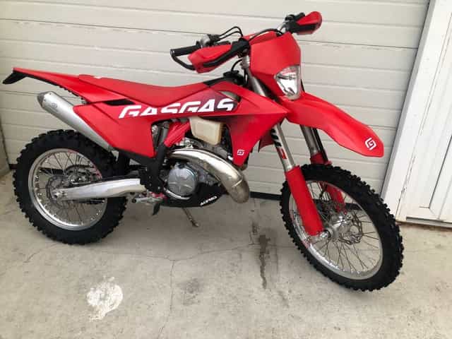 Gas Gas 300 TBI 2024 – 35 ore – Înmatriculată – Stare impecabilă