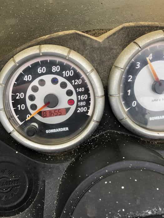 SNOWMOBIL Bombardier Summit 800