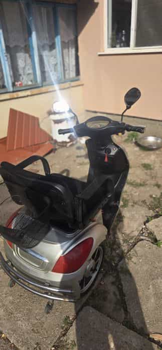 Scuter bătrâni cu baterii noi