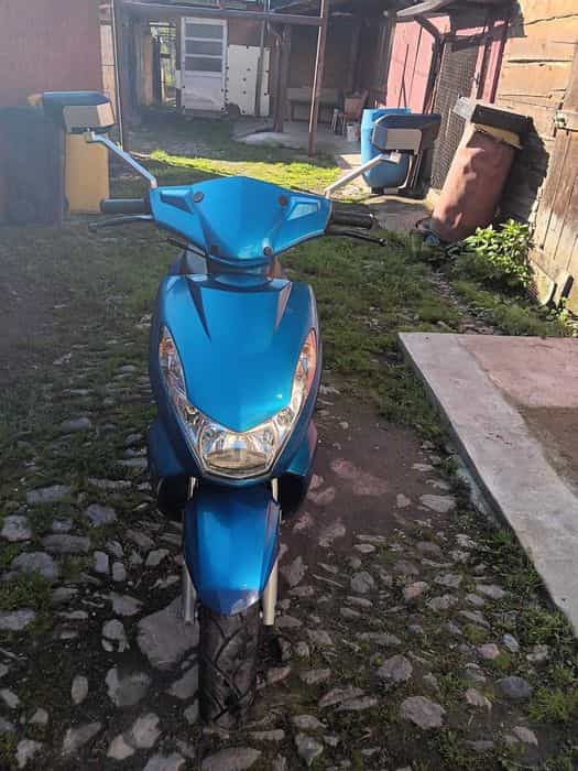 Vand scuter marca Peugeot