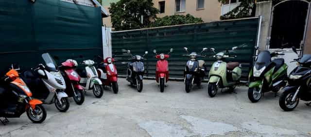 SCUTERE  49 și 125cc OCAZIE