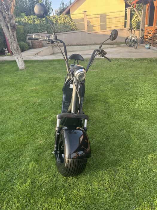 Vand scuter electric limitat la 25km/h