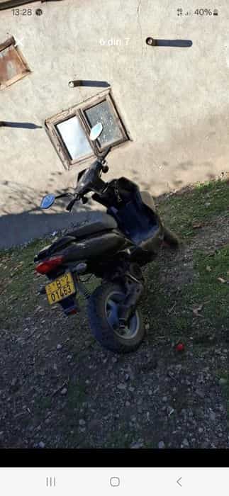 Vand scuter cu motor de malaguti f15  cu acte