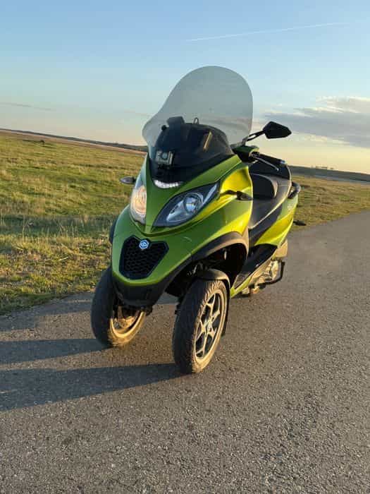 Vand piaggio mp3(se conduce cu categoria B)