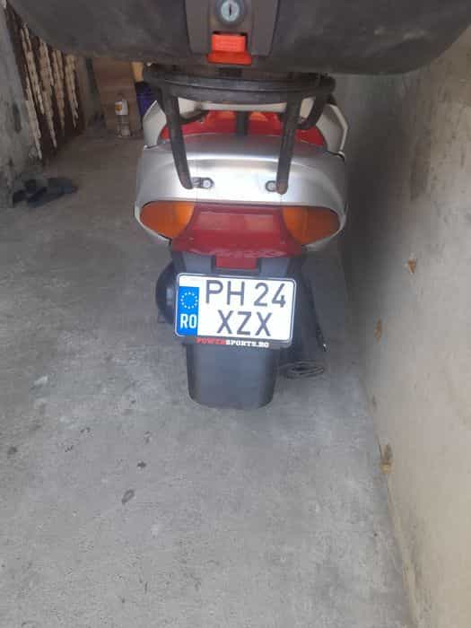 Se vinde maxiscuter Suzuki..