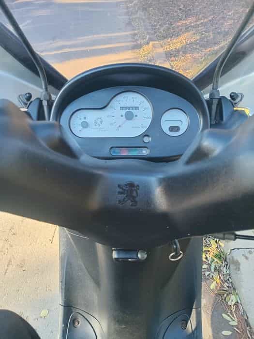 Vând scuter Peugeot
