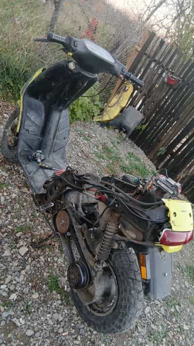 Scuter 49 detali în pv