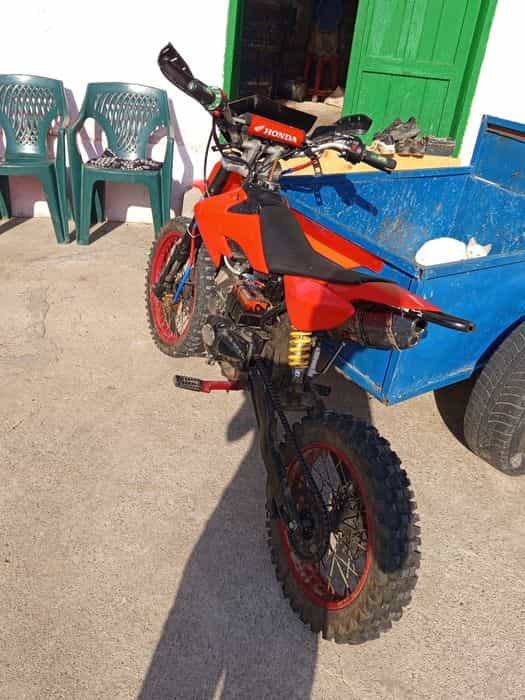 Cross  se poate vedea în prachova