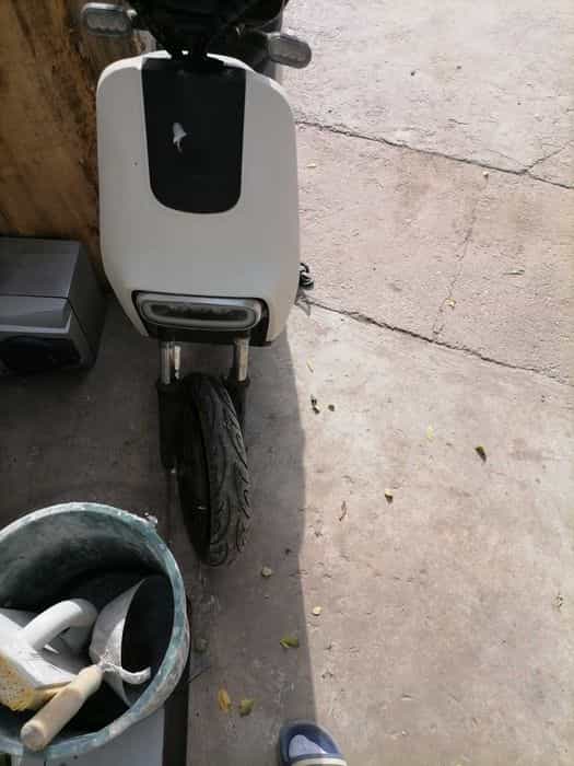 Vând scuter fără baterii