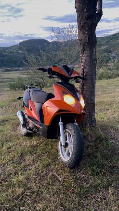 Vand scuter 49cc 2 timpi refacut pretul neg