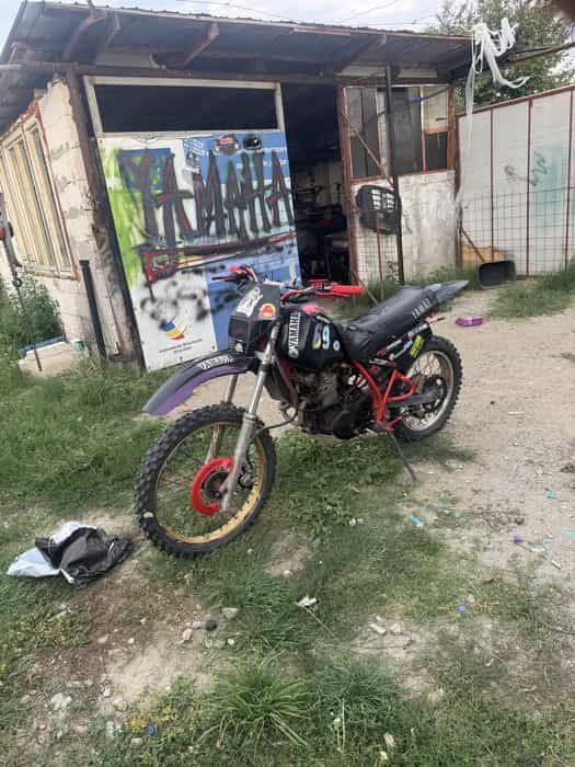 Vând sau schimb cross yamaha xt350 4t