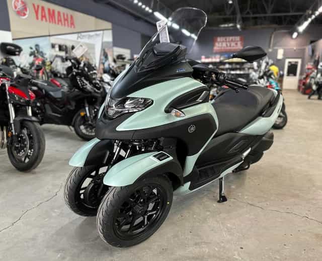 Yamaha Tricity 300 - se conduce cu B Yamaha Constanta by EST BIKE