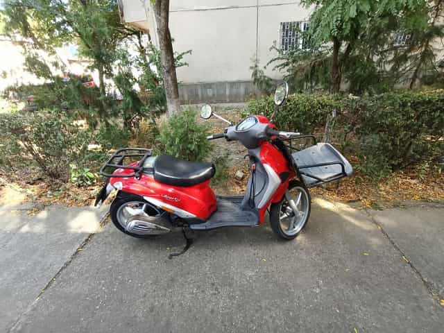 Vand scuter Piaggio Liberty 50cc an 2016 carburatie, toate actele.