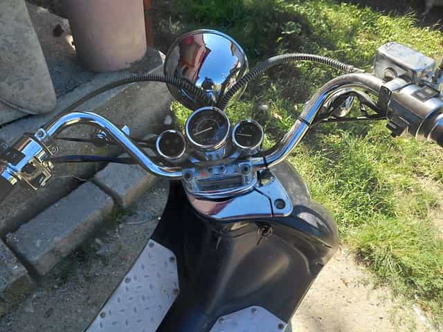 Vand scutere model retro de 125 si 49 cm