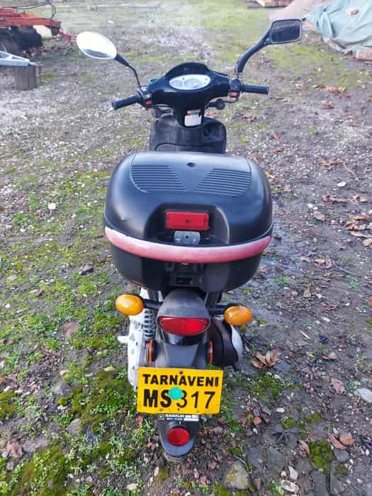 De vânzare scooter piagio aprilia scarabeo.