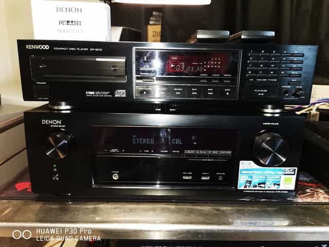 Receiver, amplificator 5.1 Denon AVR-X1000, cu telecomanda și microfon