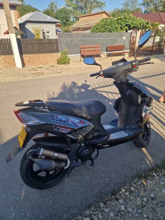 Vând scuter 49c in 2 timpi