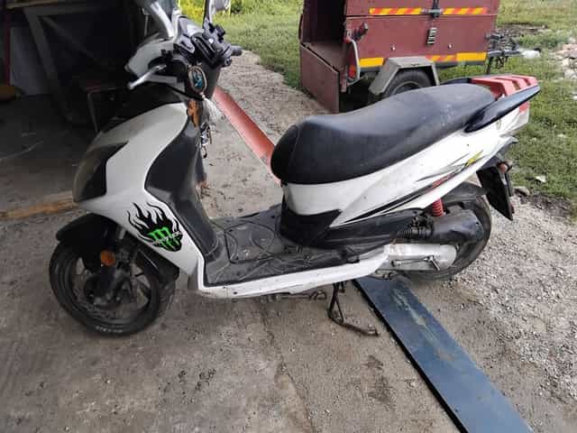 Vand scuter sym jet 4r nu pornește pret 250euro nu pornește