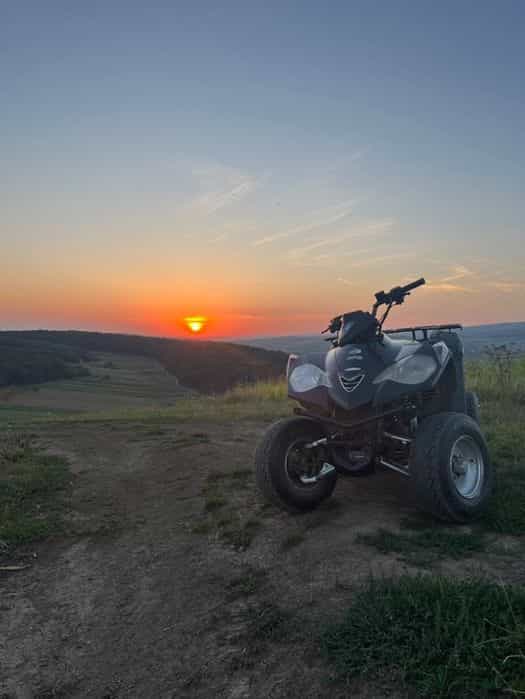 Vand atv e ton vector cu acte