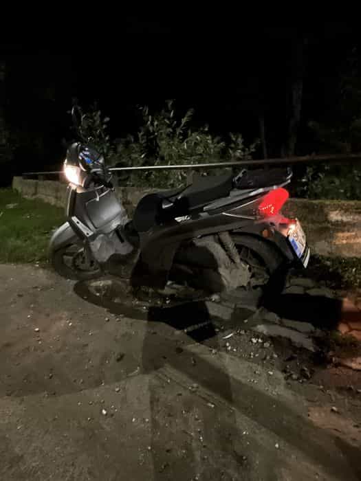 Vand scuter sau scimb cu cross.