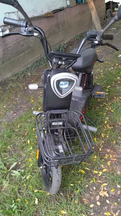 Scuter electric YZ-negru