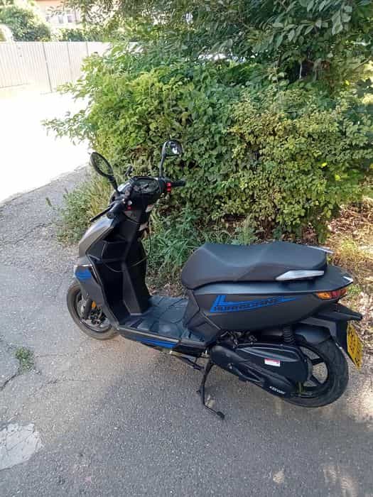 Vând scuter keeway hurricane