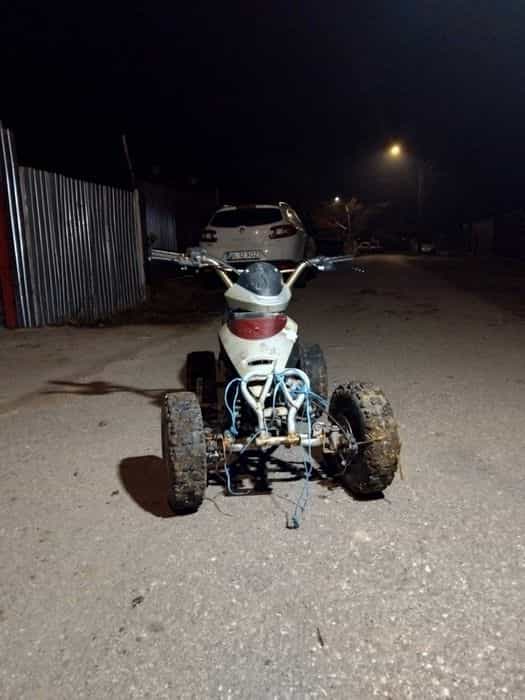 De vânzare atv de 49cc  funcționează are și motor de motocoasă
