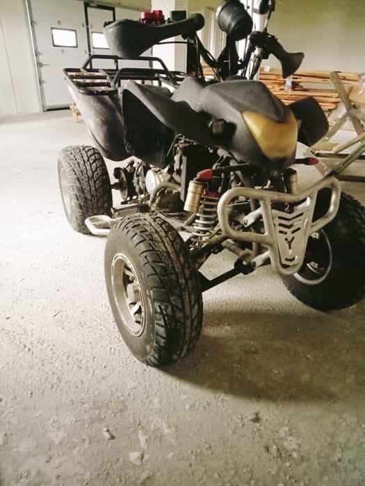 Vând ATV 225 cu remorcuța