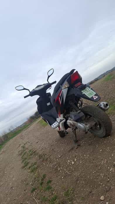 Vând scuter  merge foarte bine