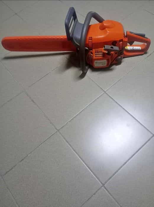 Vând Sau Schimb Drujbă Husqvarna 435 X-Torq.