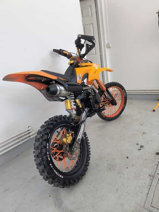 Vând cross 125 CC pornire la buton