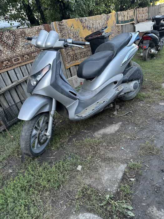 Vand sau schimb scuter piaggyo beverly