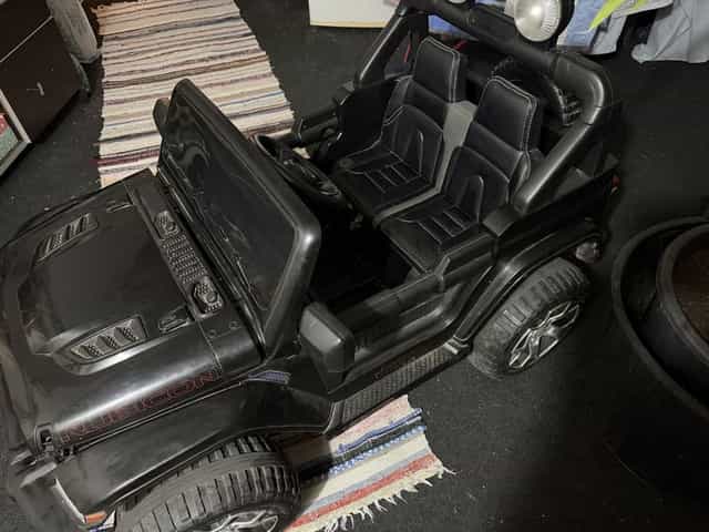 Masinuta electrica Jeep rubicon copii