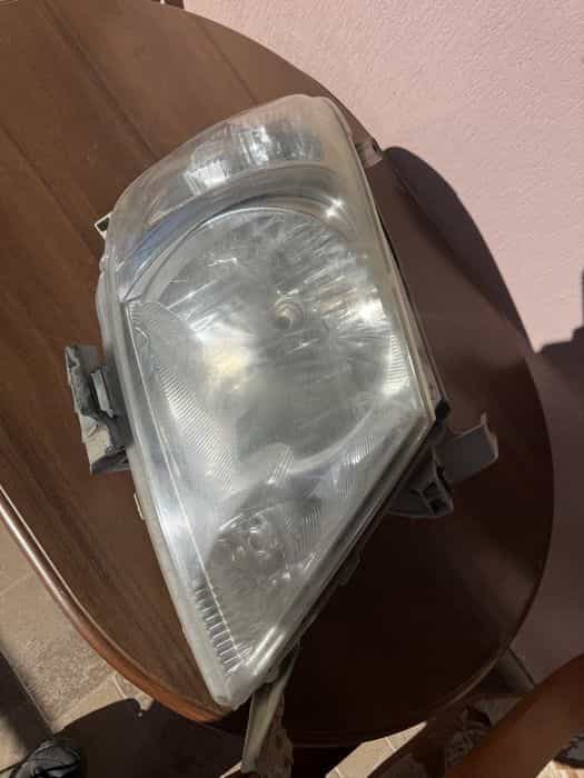 Far stanga toyota hilux 2010 ,intact