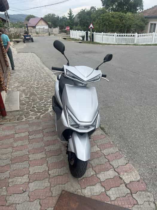 Vand sau schimb scuter fara permis