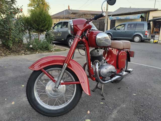 Vând jawa 250 1960