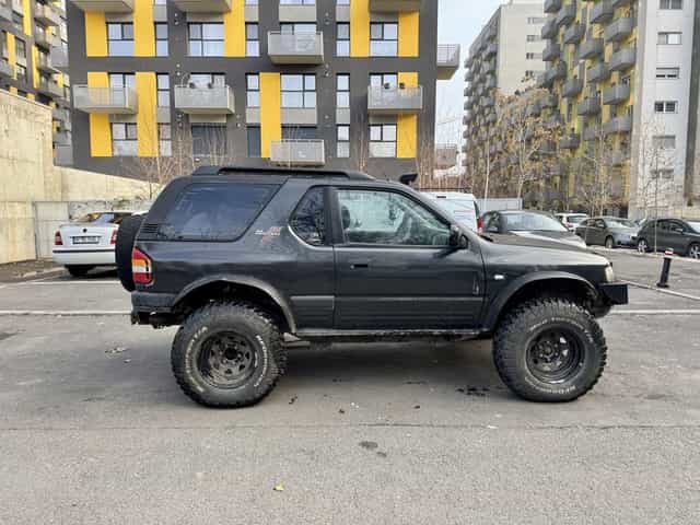 Opel Frontera B Sport 2.2DTi 4x4 – modificată pentru off-road