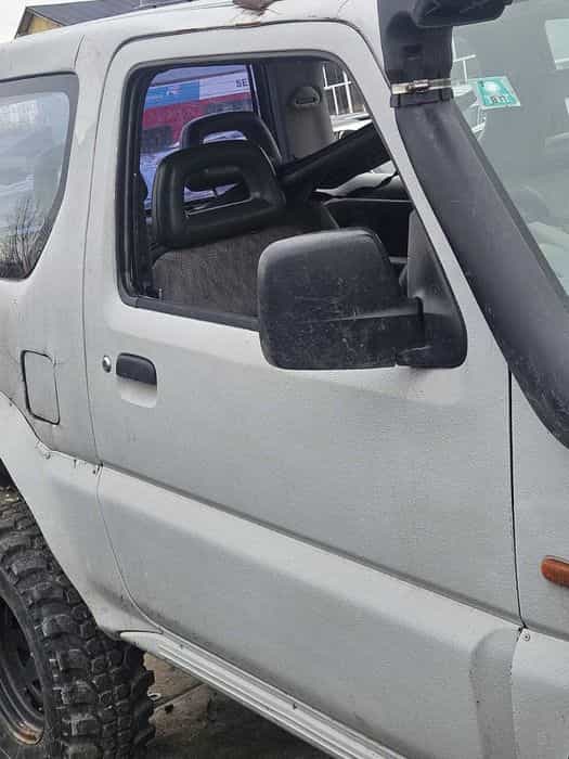 Usa dezechipata stanga/dreapta fata Suzuki Jimny 2003