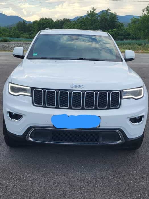 Jeep Grand Cherokee vând sau schimb cu autoturism