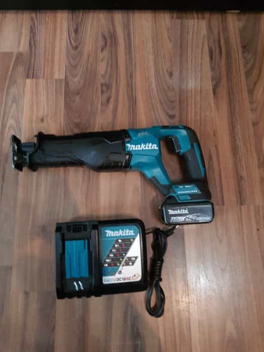 Fierăstrău sabie Makita Brushless
