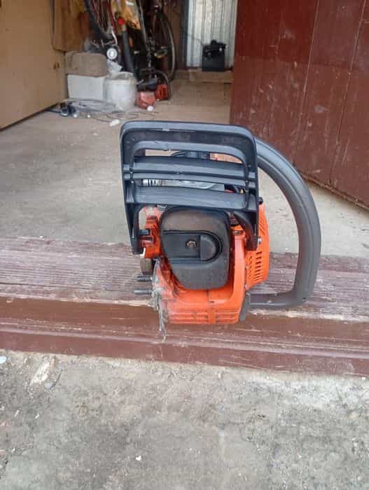 Drujba Husqvarna 240 compresie motor 8.6 bari ,ii trebuie carburator