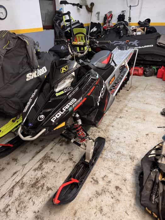 Snowmobil Polaris Rmk
